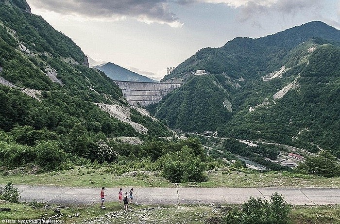 Net dep co kinh cua ngoi làng cao nhát chau Au-Hinh-10